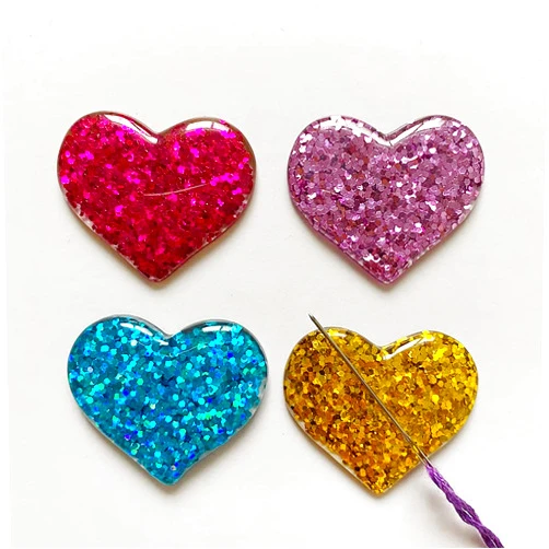 DPXWCCH 4 Pieces Magnetic Shimmer Heart Needle Minders for Cross Stitch, Bling Needle Holder, Embroidery Accessories