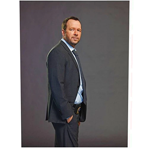 Blue Bloods (2010 - ) 8 Inch x10 Inch Photo Donnie Wahlberg Grey Background kn