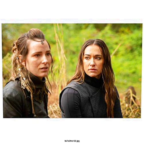 Alycia Debnam-Carey and Alycia Jasmin Debnam-Carey in The 100-8 inch x10 inch PHOTOGRAPH Performer & Actor Color PHOTOGRAPH-ls