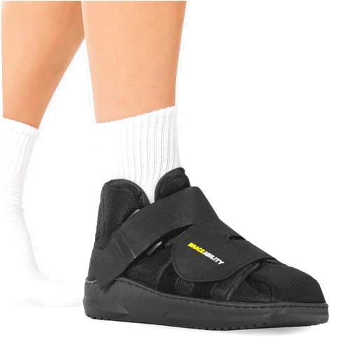 BraceAbility Closed Toe Medical Walking Shoe - Lightweight Broken Toe Cast Boot, Fractured Foot Brace for Metatarsal Stress Fracture, Post-op Bunion, Hammertoe Surgery Recovery - For Men or Women (M)