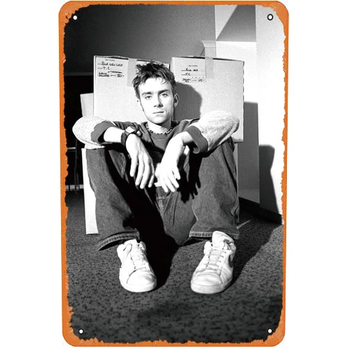 Cloxks Damon Albarn Blur Backstage Wembley People Retro Tin Sign Durable Wall Art Decor Metal Sign Home Vintage Bedroom Decoration Sign 8x12 inch