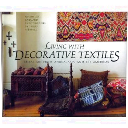 Nicholas Barnard,James Merrell Living wth Decorative Textiles: Tribal Art From Africa, Asia and the Americas