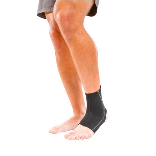 Mueller Sports Medicine Neoprene Ankle Support Sleeve, Ankle Pain Relief Support for Men and Women, Ideal for Sprains, Strains, Arthritis, Black