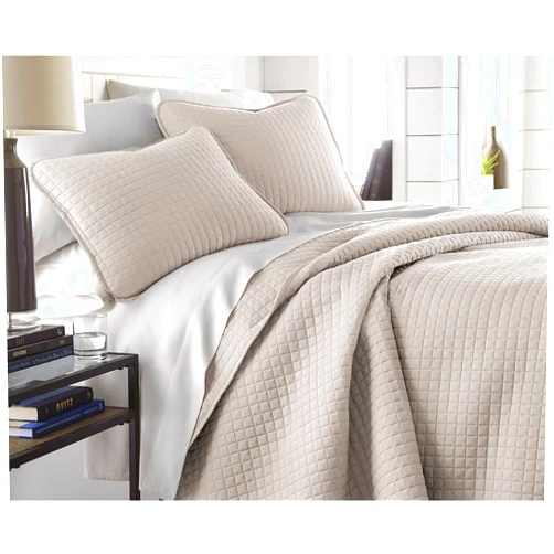 Southshore Fine Living, Inc. Queen Quilt Bedding Set with 2 Standard Size Pillow Shams Ultra-Soft Microfiber Queen/Full Size Quilt, Wrinkle & Fade Resistant, Machine Washable, Bone Color