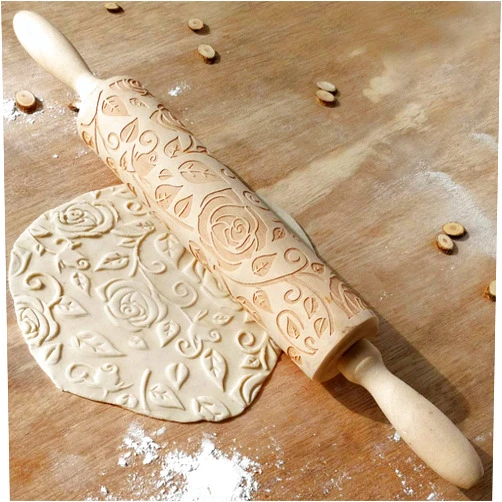 CfoPiryx Wooden Rolling Pin, Rose Flower Embossed Engraved Carved Rolling Pin, Valentine's Day DIY Cookies Biscuit Fondant Cake Dough Roller Baking Tool (Wood color)