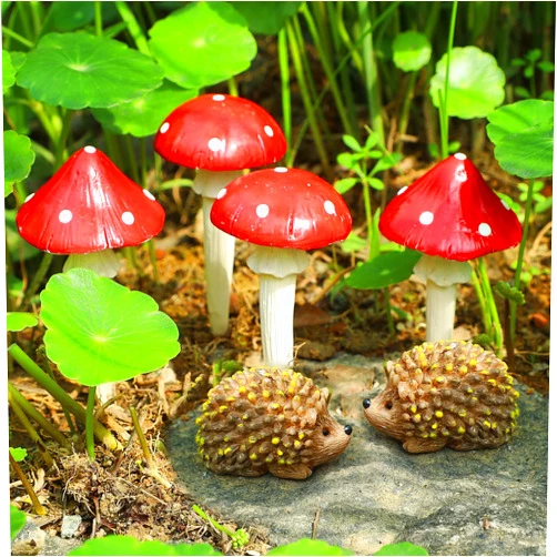 Juegoal Set of 6 Fairy Garden Miniature Resin Animal Figurines, 2 Hedgehogs & 4 Mushrooms Glow in Dark Mini Statues, Outdoor Yard Art Accessories, Lawn Sculpture Bonsai Craft Plant Pots Ornament