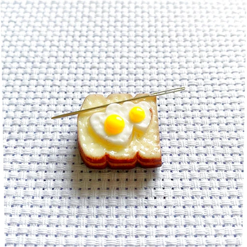 DPXWCCH 2 Pieces Heart Poached Egg Needle Minder Magnetic for Cross Stitch, Cute Bread Needle Keeper, Embroidery Needlework Accessories