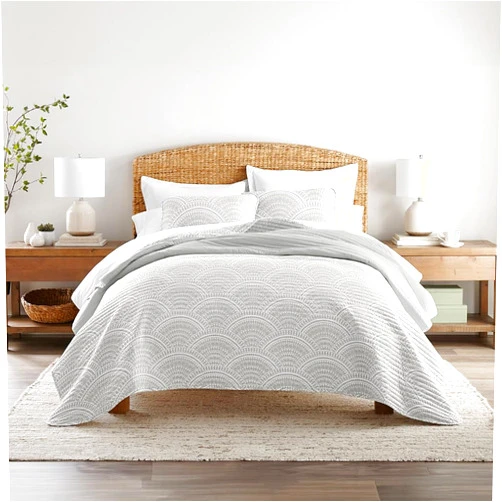 Linen Market Quilts King Scalloped Light Gray