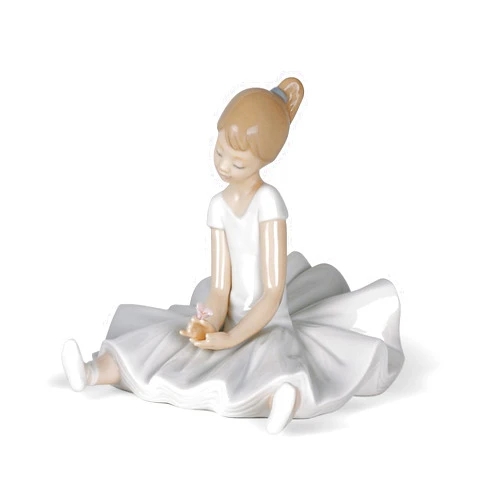 Nao by Lladro Collectible Porcelain Figurine: DREAMY BALLET - 5 1/2