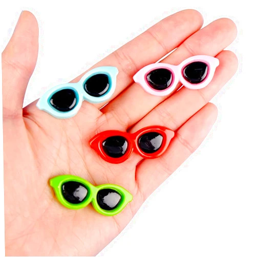 CcHuDE 50 Pcs Mini Resin Sunglasses Colorful Flat Back Charms 3D Cute Craft Charms Small Embellishments Charms for Cell Phone Case Scrapbooking