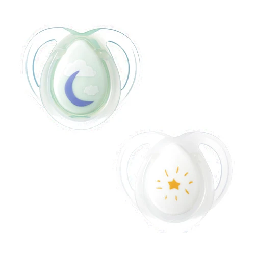 Tommee Tippee Night Time Pacifier, 0-6 Months, Symmetrical Silicone Baglet, BPA-Free Binkies, Glow in The Dark Technology, Pack of 2 with Reusable Sterilizer Pod