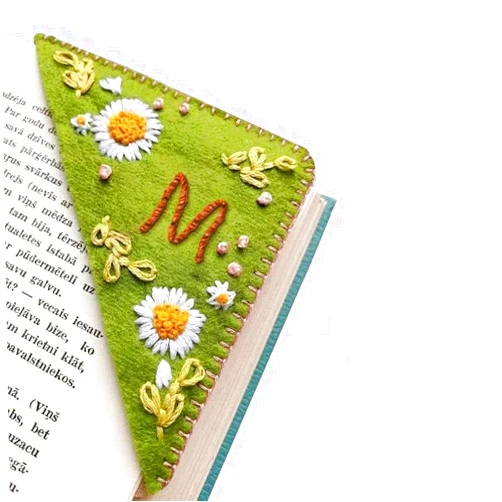 MOTEERLLU Personalized Hand Embroidered Corner Bookmark,Felt Triangle Page Stitched Handmade Bookmark,Unique Cute Flower Letter Embroidery Bookmarks Accessories for Book Lovers