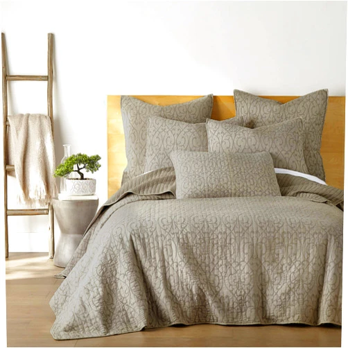 Homthreads Beckett Quilt Set -Full/Queen Quilt + Two Standard Pillow Shams - Microfiber Jacquard - Damask Scroll - Taupe - Quilt Size (88 x 92 in.) and Pillow Sham Size (26 x 20 in.)