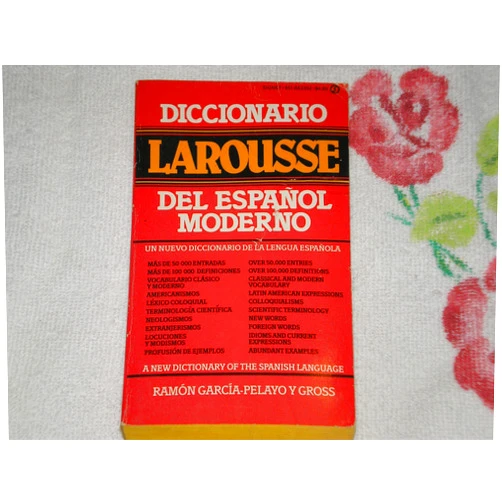 By Y;Garcia-Pelyao Gross (Author), Y. Gross Ramon Garcia-Pelyao (Author) Diccionario Larousse (Spanish Edition)