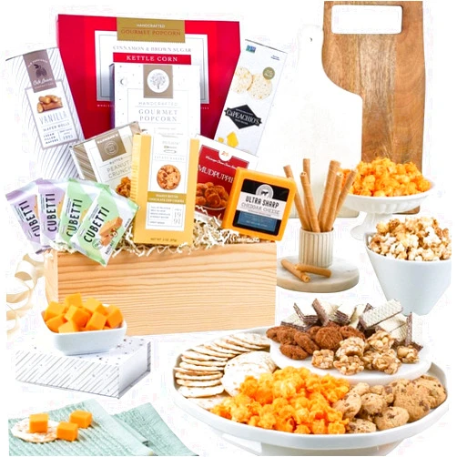 GourmetGiftBaskets.com Snack Gift Basket Classic - Gourmet Food Gift Basket by GourmetGiftBaskets.com