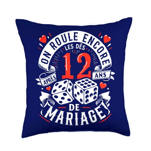 Cadeau Anniversaire De Mariage Pour Couple Humour On Roule Encore Les Dés Après 12 ans de Mariage Anniversaire Throw Pillow