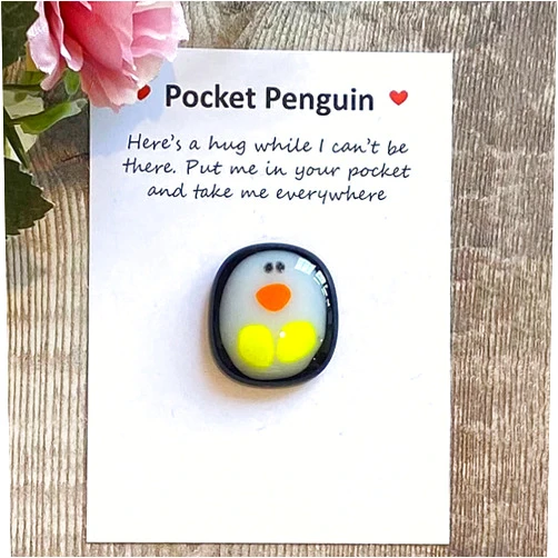 Qitiieli A Little Pocket Penguin Hug, Mini Cute Animal Decoration Pocket Hug Penguin Stress Relief Toy, Special Encourage Birthday Wedding Party Women's Day Penguin Gift Decoration Children's Gifts