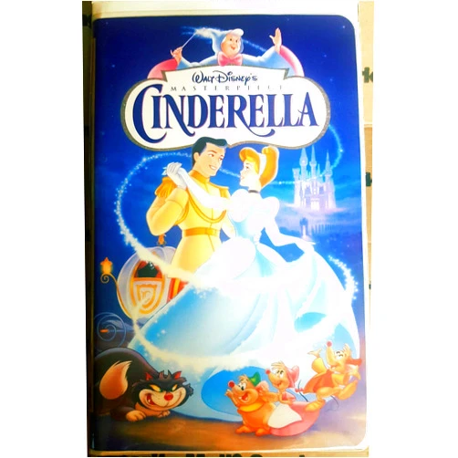 Ilene Woods (Actor), James MacDonald (Actor), Clyde Geronimi (Director), Hamilton Luske (Director) & 1 more Rated: G Format: VHS Tape Cinderella (Walt Disney's Masterpiece) [VHS]