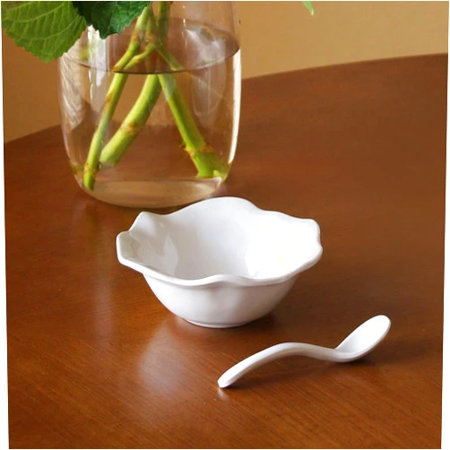 Beatriz Ball Vida Havana Mini Bowl with Spoon White Melamine Outdoor Indoor Use Salsas Snacks Candies Hostess-Gift, 5.5 inches