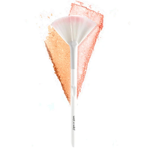 wet n wild Fan Brush, Synthetic Polymax Fibers for Versatile Blending, Ergonomic Handle for Comfortable Control