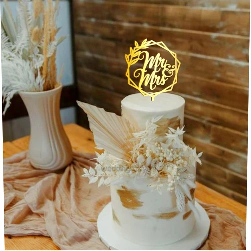 Happyplywood Mr and Mrs Wedding Cake Toppers Bride Groom Cake topper for Wedding Wooden Wreath Rustic Hexagon Funny Decoration Mr&Mrs Sign Gold Silver Brown (Gold)