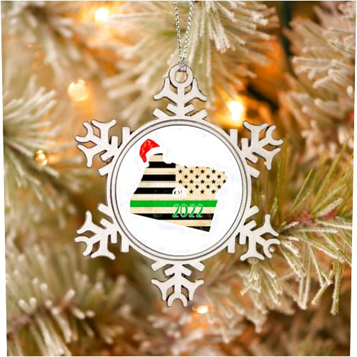 DreamAutumn Pewter Snowflake Christmas Ornaments Oregon Santa Hat American State Map Christmas Ornaments Craft Gifts Metal Ornament Souvenir Winter Decorations for Xmas Tree Window Door Holiday Party Wedding