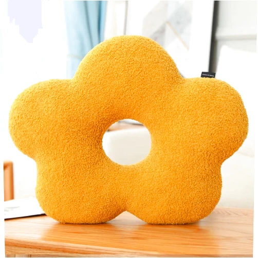 QUIRAI Nordic Flower Pillow,Flower-Shaped Decorative Throw Pillows,Cushion Plush Piercing Pillow, 17.71inch,Yellow