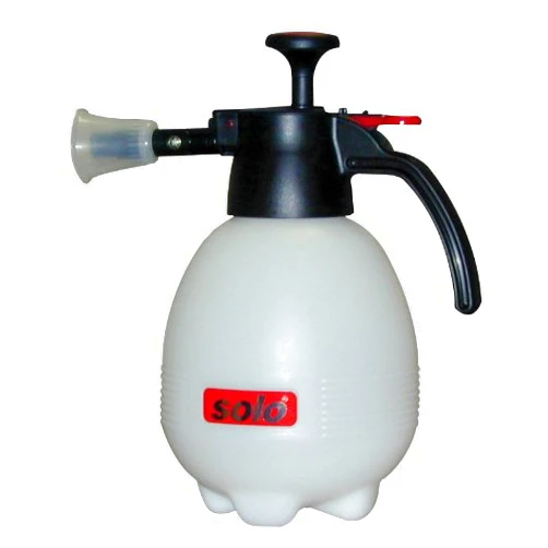 SOLO 418 2 Liter One-Hand Pressure Sprayer, Red and White