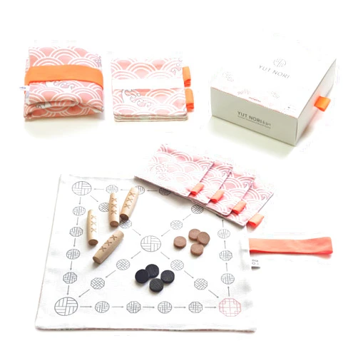 HYGGETIME YUTNORI/Portable Board Game/Korean Folk Game YUNNORI/Traditional Korean Family Game with Unique Dice / 2~4 Players / 15min / Strategy Game/Fast Pace/6+yr/Board Game/Gift Set/Party Set