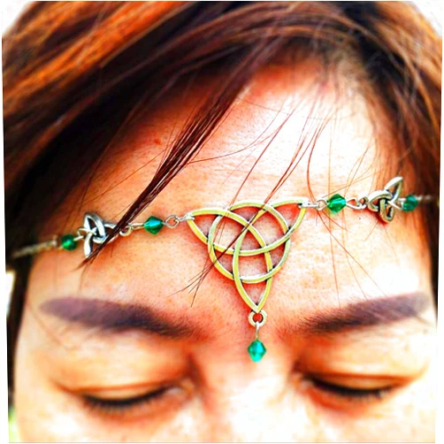 Mosako Vintage Forehead Chains Green Crystal Head Chains Silver Irish Knot Headpieces Indian Tassel Hair Chain Halloween Elegant Hair Accessories Festival Hair Jewelry for Women and Girls