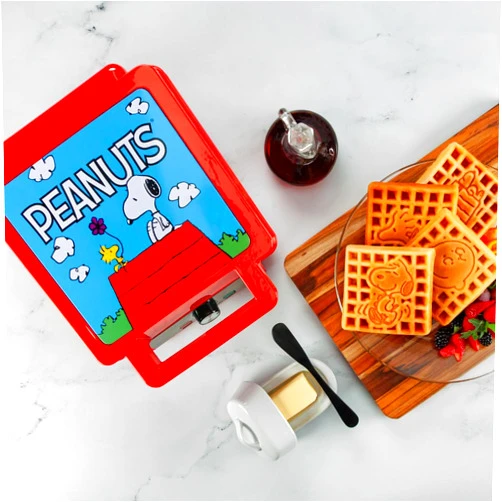 Uncanny Brands Peanuts Deluxe Waffler - Peanuts Iconic Characters and Symbols on Your Waffles