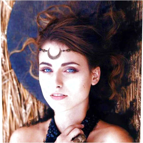 Chicque Bohemian Head Chain Jewelry Crescent Crystal Headpiece Flower Hollow Hair Chain Wedding Festival Hair Accessories for Women and Girls (Bronze)