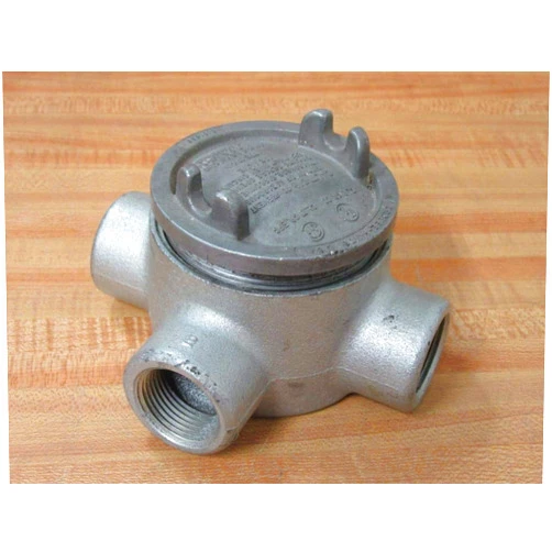 Crouse-Hinds GUAT36 Electrogalvanized and Aluminum Acrylic Paint Feraloy Iron Alloy Conduit Outlet Box With Cover 3 Inch 15.5 Cubic-Inch Series GUAT Condulet