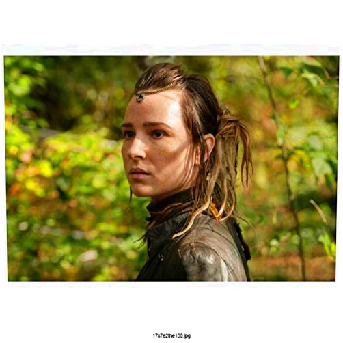 Alycia Debnam-Carey in The 100-8 inch x10 inch PHOTOGRAPH Performer & Actor Color PHOTOGRAPH-ls