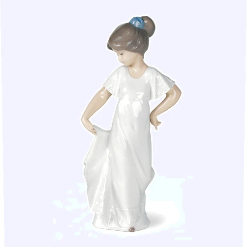 LLADRÓ Nao by Lladro Collectible Porcelain Figurine: HOW PRETTY! - 8 3/4