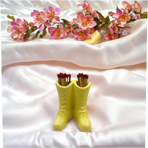 WJINNG Cowboy Boot Match Holder, Match Holder with Striker, Decorative Matches Holder, Matches Box for Kitchen Bathroom Candle Parlor Modern Home Decor (Yellow)