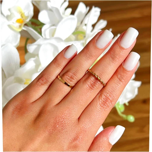 Lavaa Beauty MILKY WAY Press-On Nails by Lavaa Beauty | Mily White Medium & Square Nails