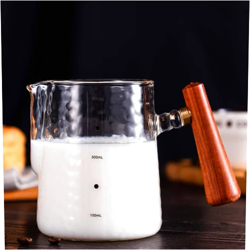 Wolltoll Milk Jug High Borosilicate Glass Milk Frothing Pitcher with Wooden Handle&Measurement, 20oz/600ml Heat Resistant Glass Milk Coffee Cappuccino Latte Art Steaming Pitcher Barista Microwave &Stovetop