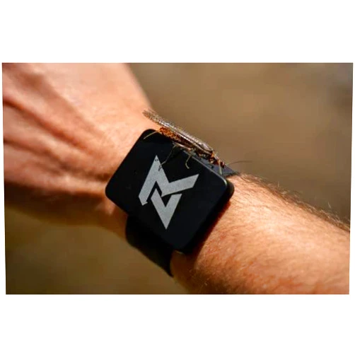 Lid Rig Magnetic Fly Fishing Wristband, Hands- Free Storage for Fly Fishing Flies, Hooks, Tools, Fishing Rods, Portable Alternative to Fly Fishing Tackle Boxes for Anglers, Black Silicone Slap Band