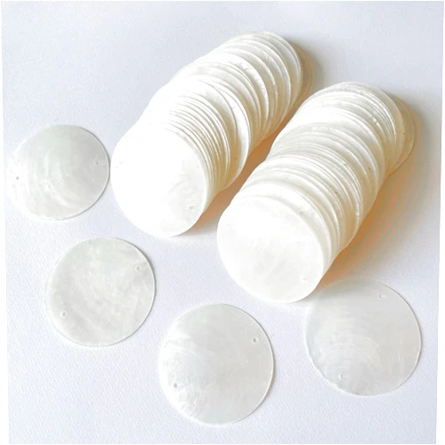 Wanwanzi 100PCS 2-in Round Shells Pieces with 2 Hole, Polished Round Shell Slice - Capiz Shells Pearl Coin Beads - Handmade Decorative Accessories for DIY(White)