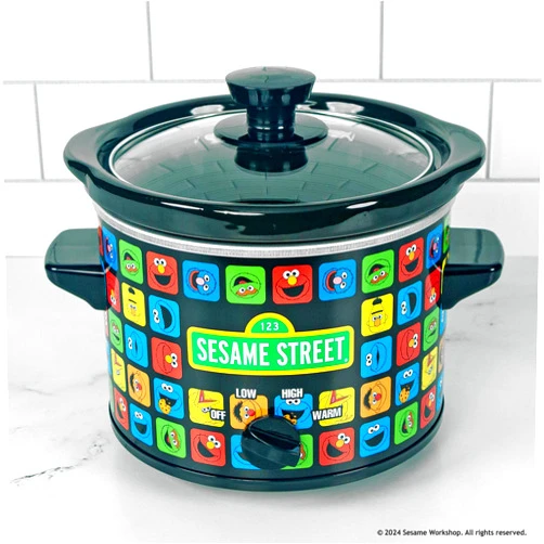 Uncanny Brands Sesame Street 2qt Slow Cooker - Cook With All Your Favorite Sesame Street Characters