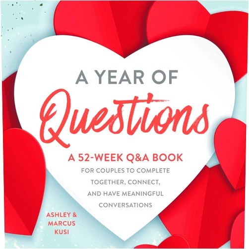 Ashley Kusi,Marcus Kusi A Year of Questions: A 52-Week Q&A Book for Couples to Complete Together, Connect, and Have Meaningful Conversations (Activity Books for Couples Series)