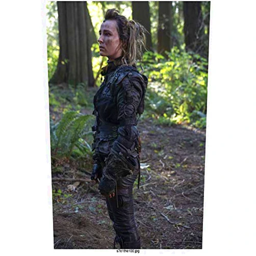 Alycia Debnam-Carey in The 100-8 inch x10 inch PHOTOGRAPH Performer & Actor Color PHOTOGRAPH-ls