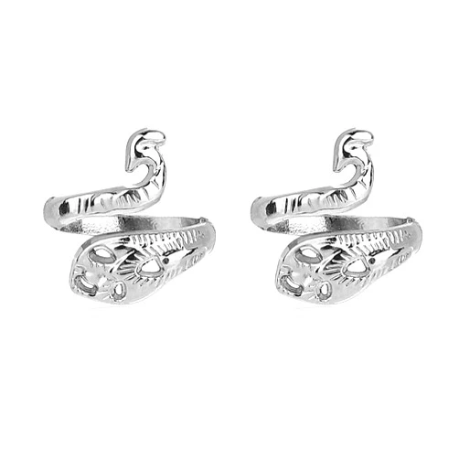 ZEYIYER 2PCS Crochet Rings, Metal Crochet Tension Ring, Adjustable Crochet Finger Rings, Open Yarn Guide Finger Holders, Peacock Shape Knitting Ring for Finger Yarn Guide Crochet (Silver)