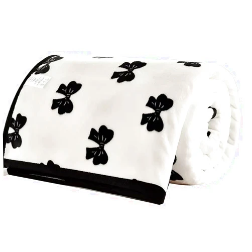 GLESOS Facecloth Microfiber Cover Blanket, White Blanket Black Bow Pattern Lightweight and Comfortable Sofa Bed Office Nap (Color : White, Size : 150 * 200cm)