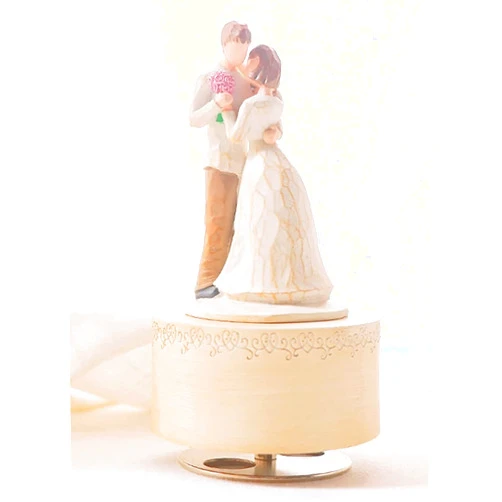 CHENYUEFA Music Box Classical Handmade Statue Character Sky City Music Box Retro Couple Music Box Wedding Birthday Gift