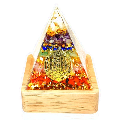 XQIGI 7 Chakra Orgonite Crystal Pyramid with Light Base, Orgone Energy Generator Promotes Wealth Prosperity， Green Aventurine, Red Garnet, Amethyst Lucky Healing Spiritual Anti-Stress Gift
