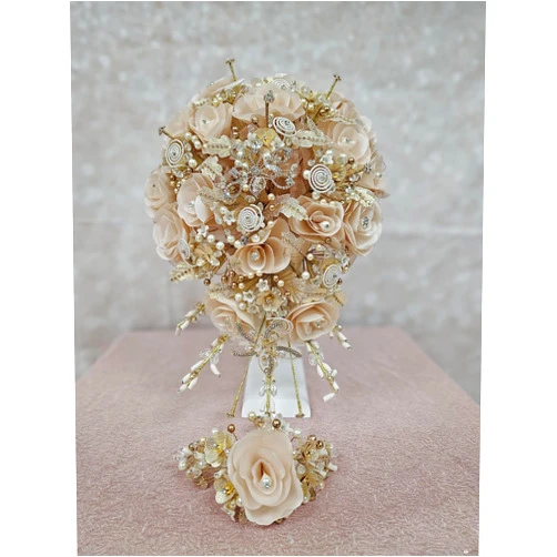 A&C Quinceañeras and More Flower Bouquet with Boutonniere Ramo de Qunceanera, Sweet Sixteen, Boda Wedding Bouquet 1548 (Champagne, Gold)