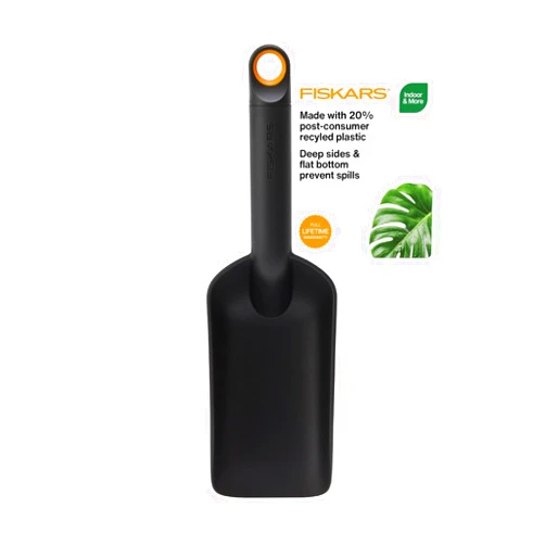 Fiskars Soil Scoop for Potting and Transplanting, Garden Tool Indoor Gardening, Made with Recycled Plastic, 1.5 Cups