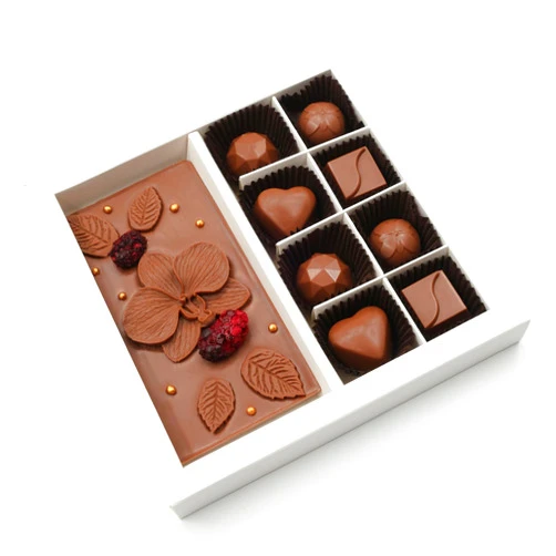 Ksana Choco Handmade Ksana Choco Luxury Handmade Chocolate Gift Box - Artisan Floral Decorated Milk Chocolate Tablet & 8 Assorted Pralines - Gourmet Gift for Birthday, Anniversary, Valentine's Day (Tablet & 8 Pralines Gift Set)